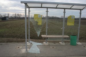 Slika /PU_VS/Unistenje i ostecenje tudje stvari/rabijeno autobusno stajalište.JPG